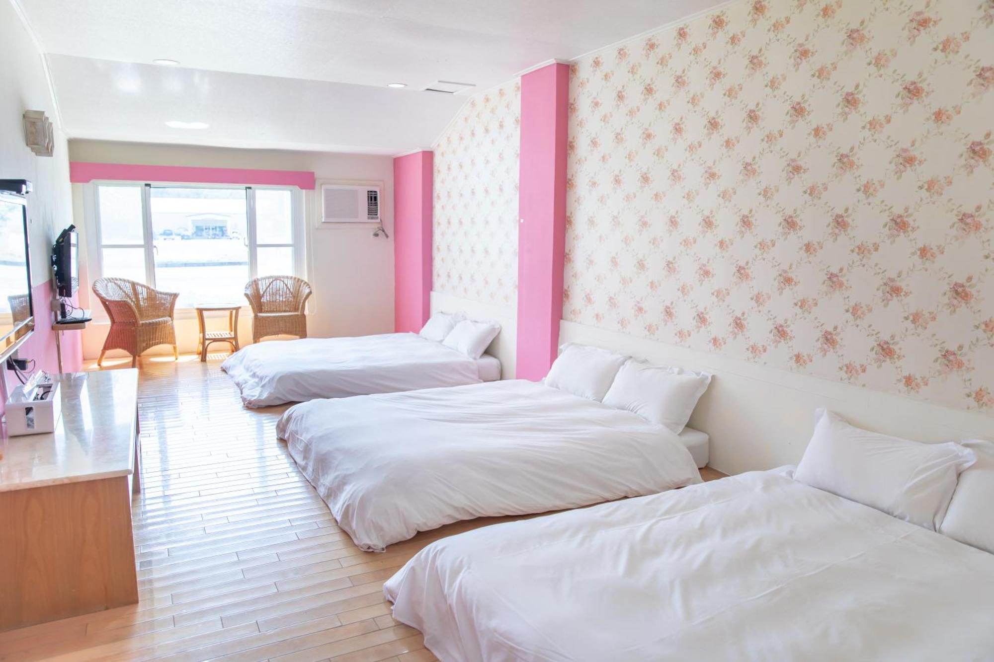 ננואן Lovestar Lakeside Hotel - Stars Building חדר תמונה